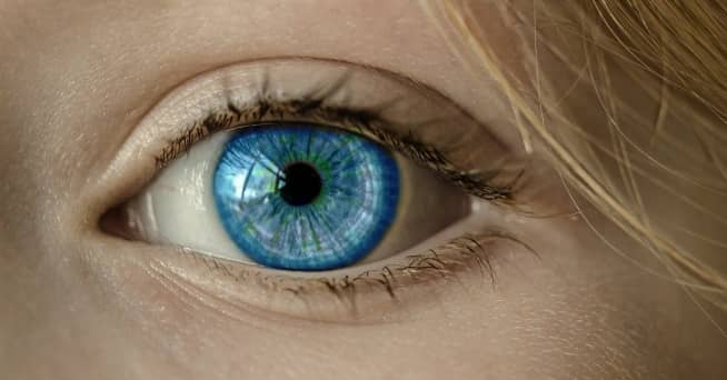 tipos de líquidos para lentillas en tus ojos